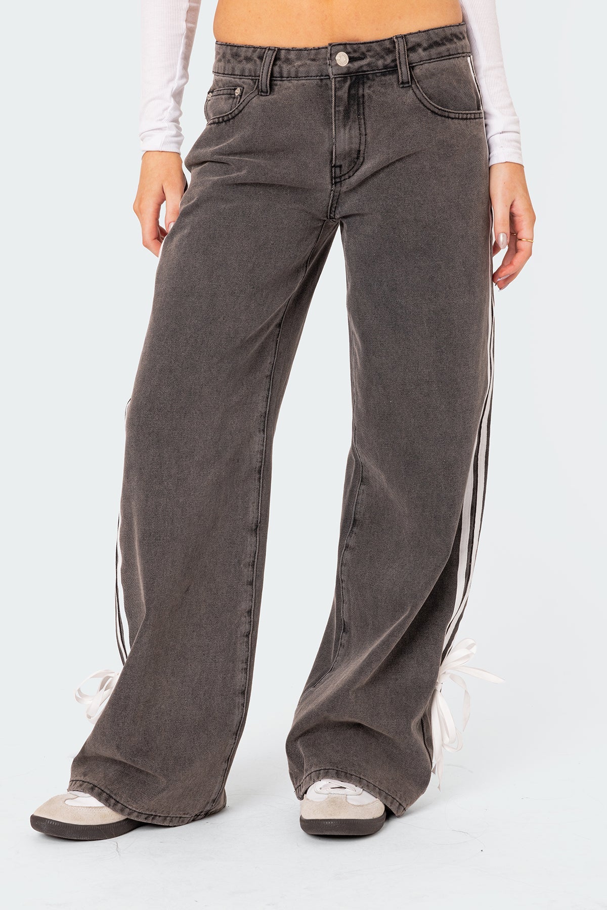 Ribbon Washed Low Rise Baggy Jeans