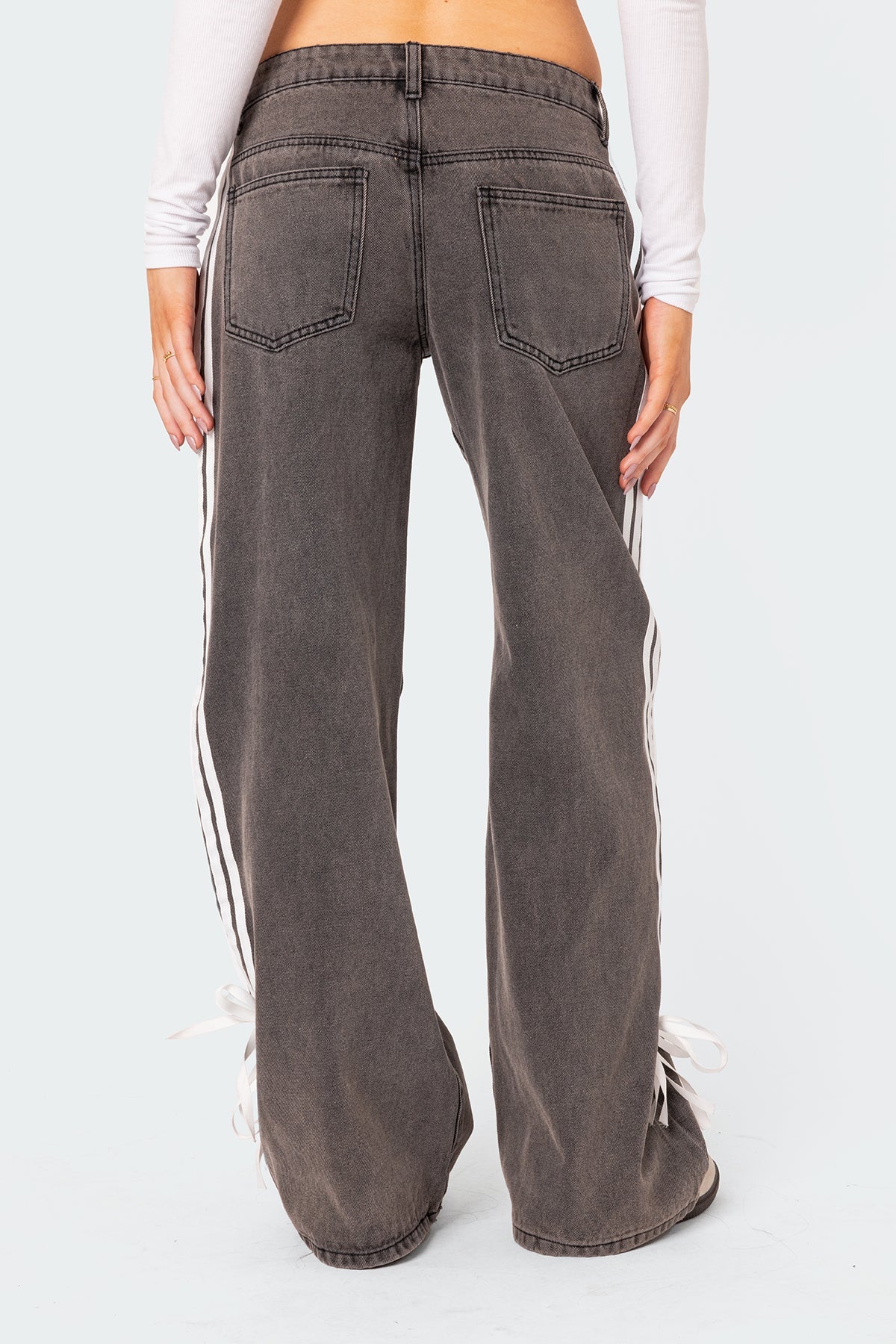Ribbon Washed Low Rise Baggy Jeans