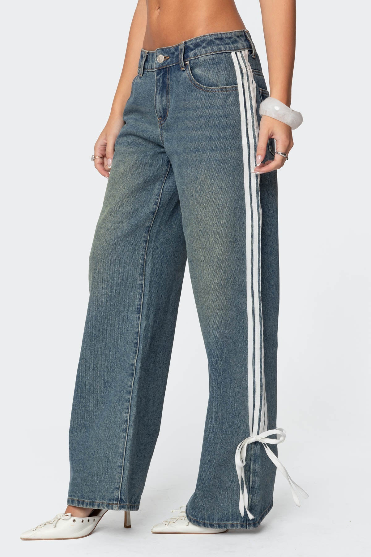 Ribbon Washed Low Rise Baggy Jeans