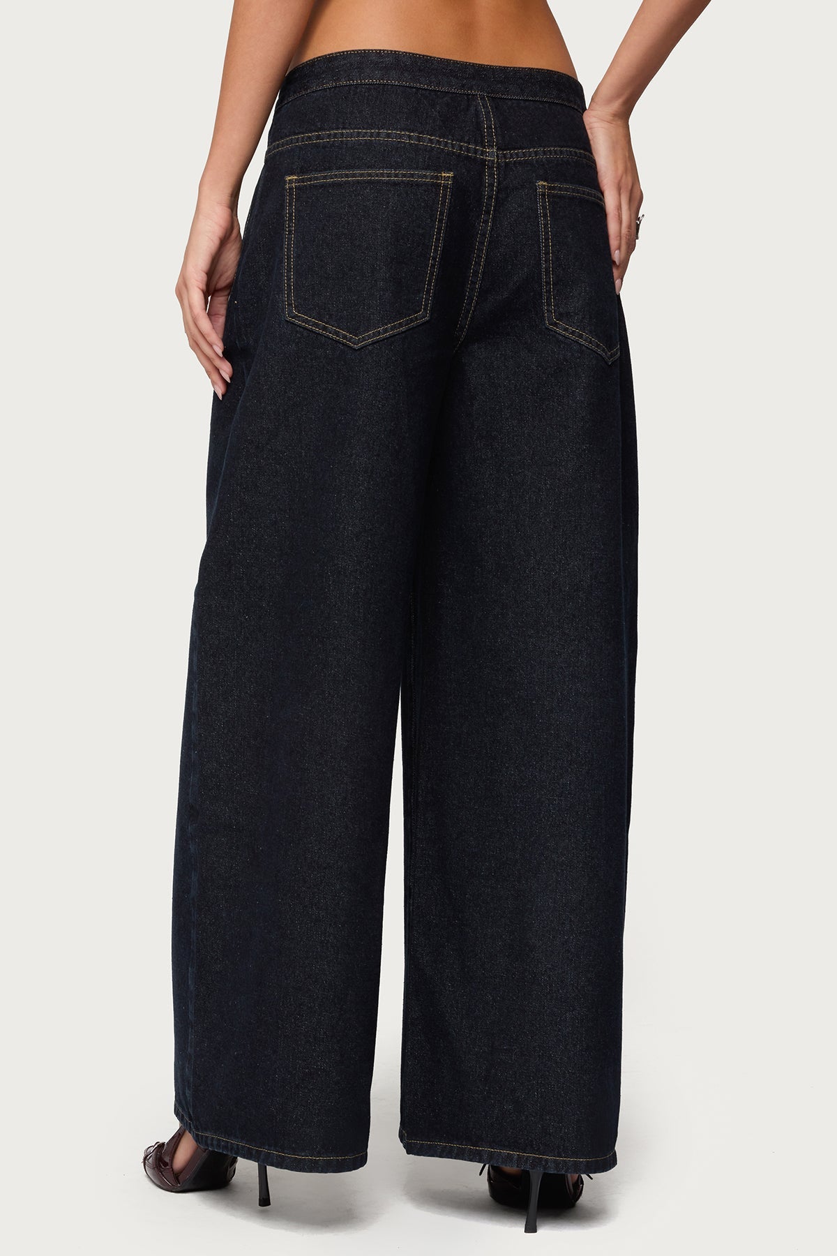 Frida Buttoned Low Rise Baggy Jeans