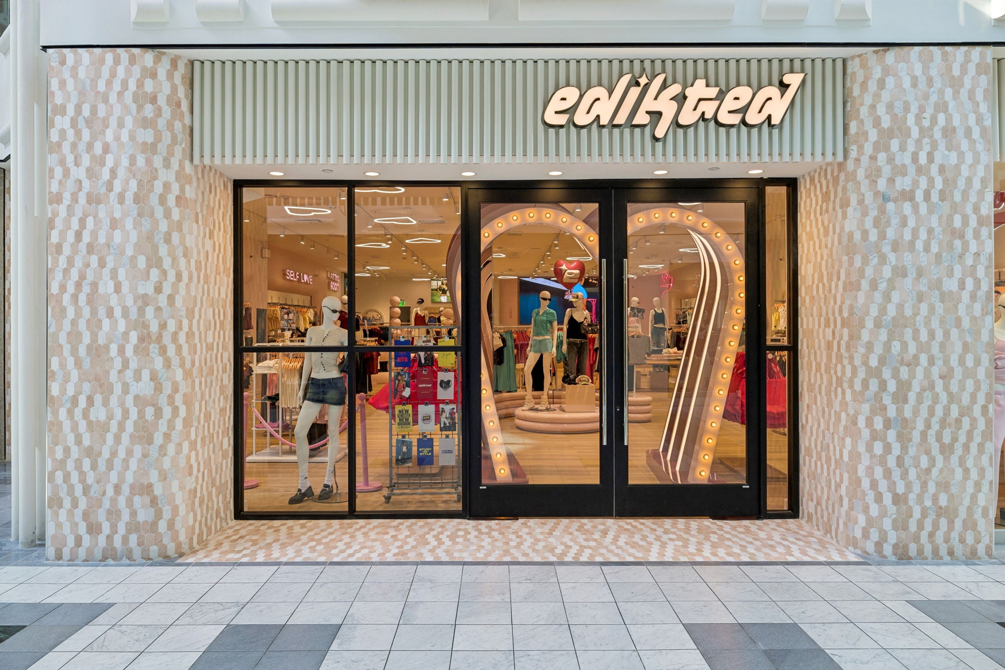 Nashville | The Mall at Green Hills storefront