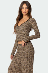 Lue Leopard Printed Ribbed V Neck Top