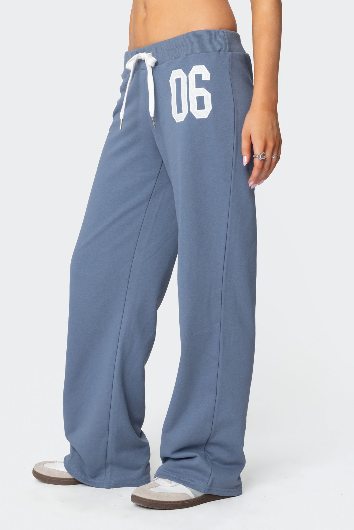 06 Sweatpants