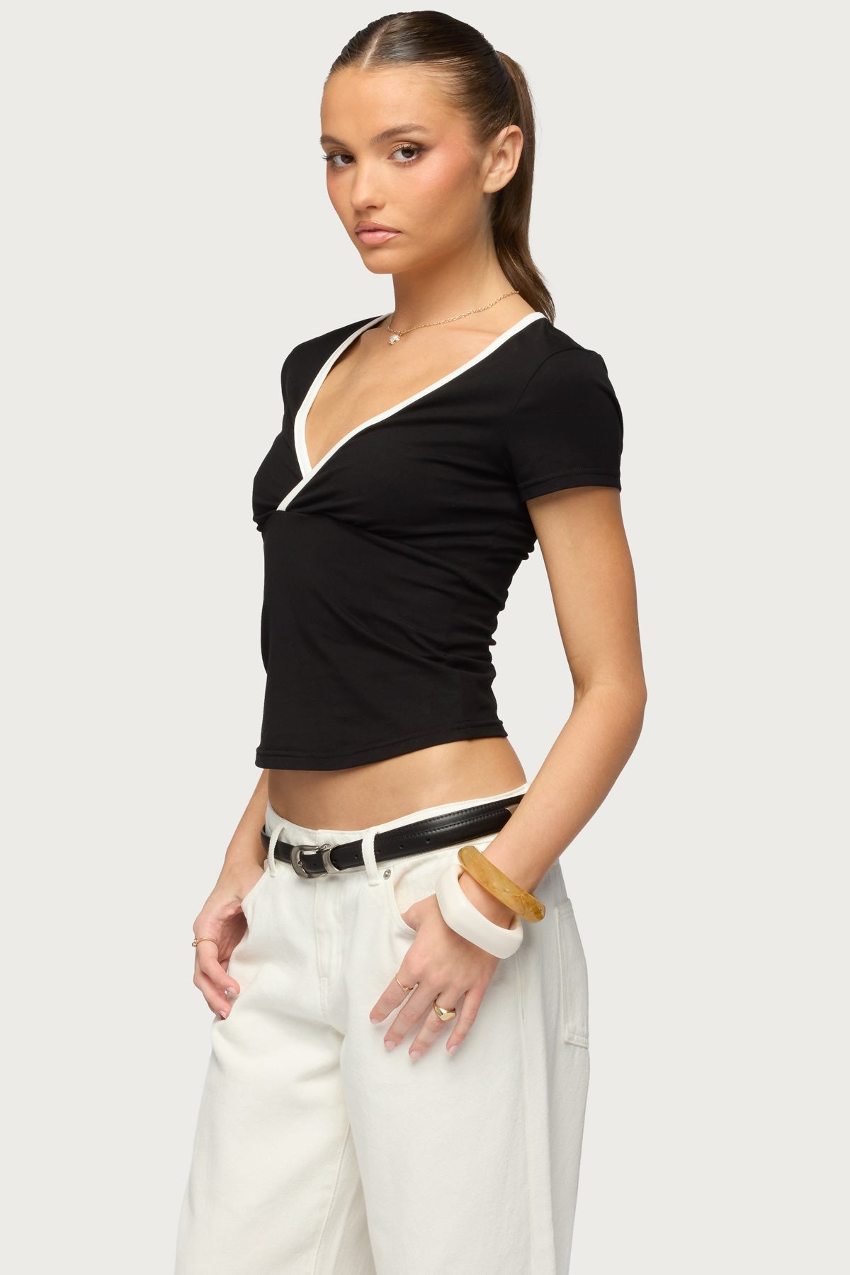Yulenna Contrast V Neck Top